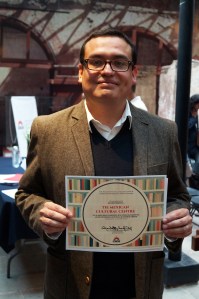 El 22 de abril de 2016, el Mexican Cultural Centre (MCC), Reino Unido, recibió reconocimiento del Ayuntamiento de Guanajuato a través de la Dirección Municipal de Cultura y Educación, México: “por su ardua labor en beneficio de la cultura guanajuatense, a través del impulso a la lectura y la actividad editorial”. Fotografía: Dirección de Cultura y Educación de Guanajuato, México.